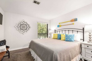 1 bedroom, desk, iron/ironing board, WiFi