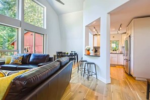 TV, fireplace, books, offices