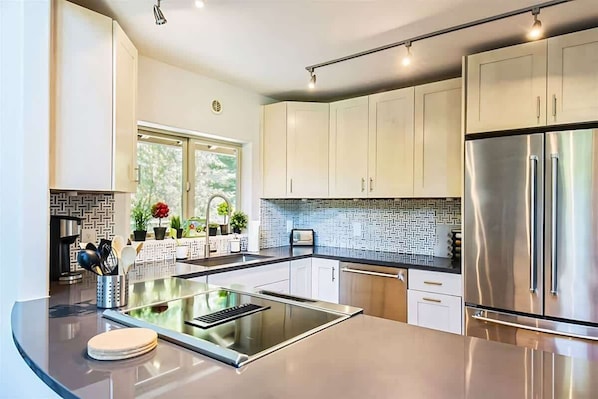 Fridge, microwave, oven, dishwasher
