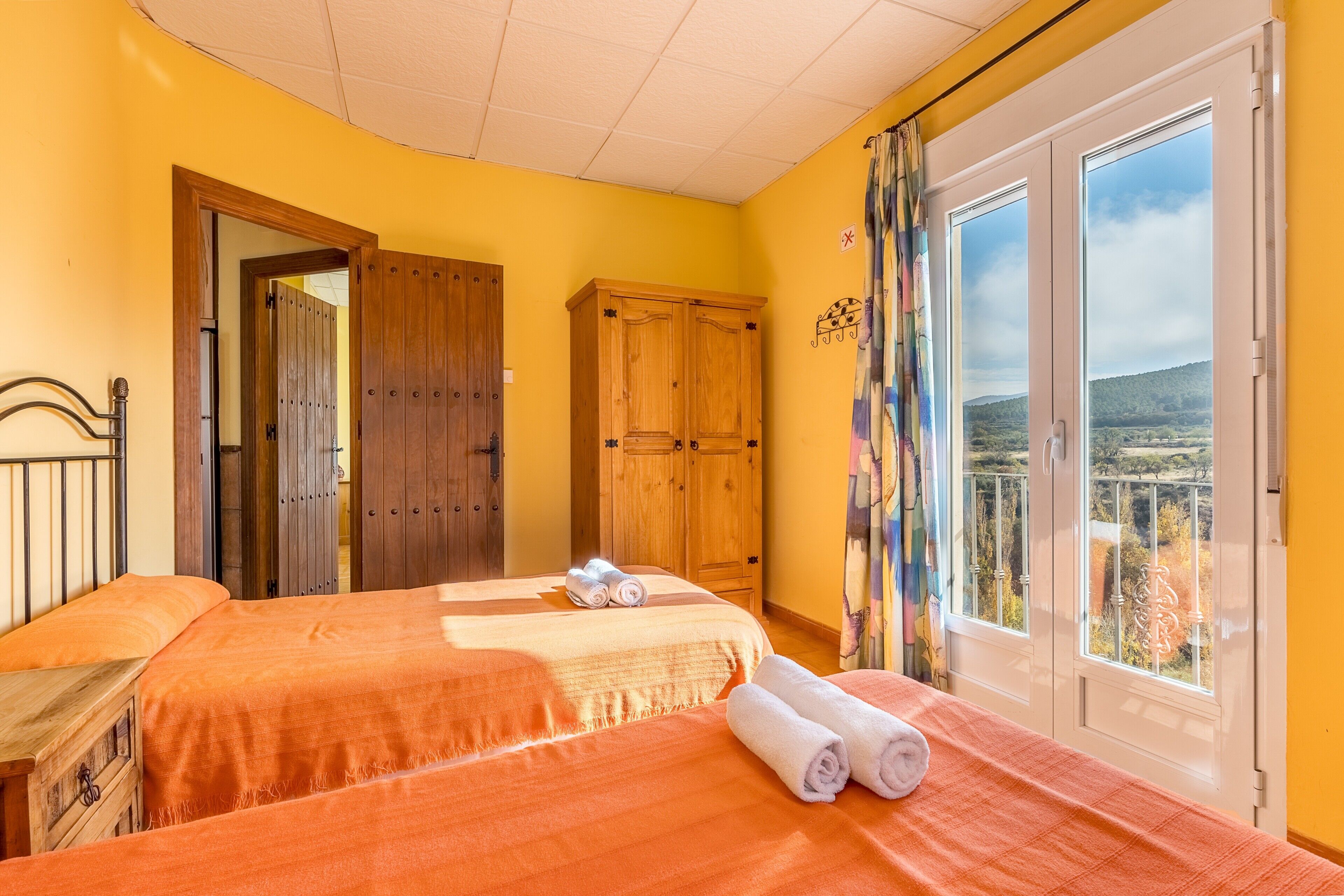 2 dormitorios, tabla de planchar con plancha, wifi gratis y ropa de cama