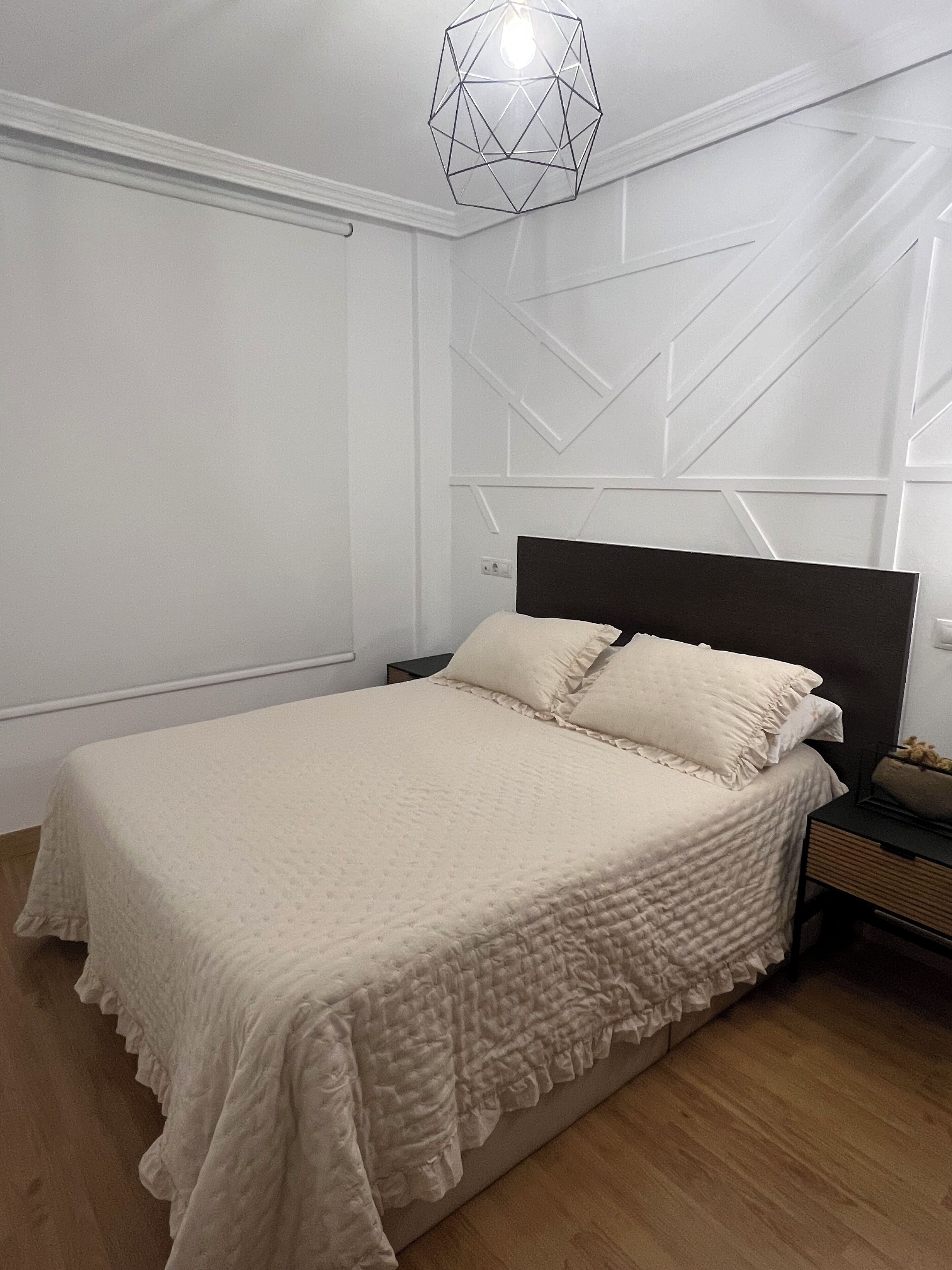 2 habitaciones, tabla de planchar con plancha, wifi y ropa de cama 