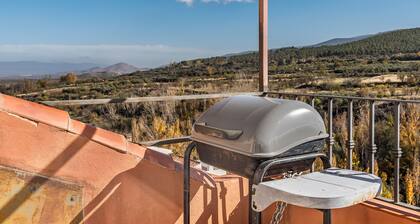 Apartamento 'Picón' con vistas a la montaña, terraza privada y Wi-Fi