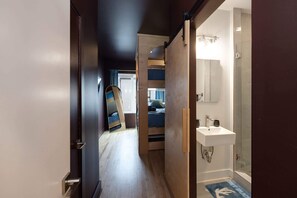 2 bedrooms, iron/ironing board, WiFi, bed sheets - Outlaw Oasis – Tranquil 2 BDR (Nashville)