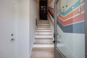 Interior - Dolly’s Disco – Stylish 2 BDR (Nashville)