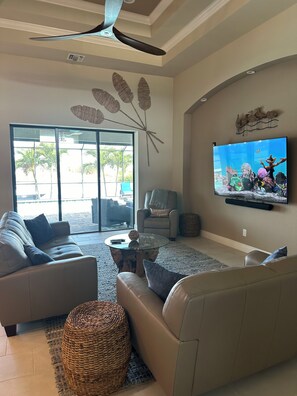 Smart TV, offices, computer monitors, printers - 3-bedroom house in peaceful Cape Coral with AC, WiFi (Cape Coral)