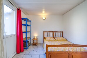 1 bedroom, iron/ironing board, free WiFi, bed sheets