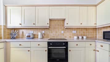 Apartment | Private kitchen | Fridge, microwave, oven, stovetop