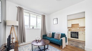 Apartment | Living area | 37-inch TV with cable channels, Netflix, streaming services - The Haggerston Premium Collection (London)