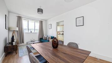 Apartment | Living area | 37-inch TV with cable channels, Netflix, streaming services