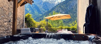 Holiday Home 'L'Aiguille' with Mountain View, Whirlpool, Terrace and Wi-Fi