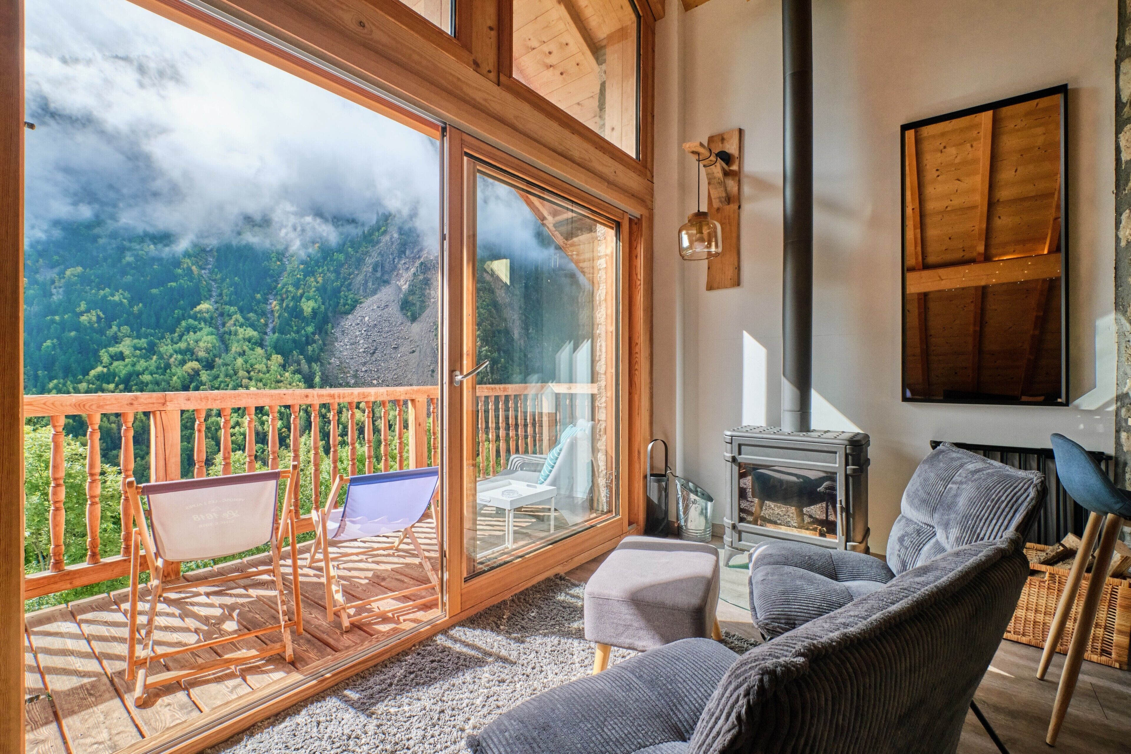 Televisio, takka, videopelejä, stereot