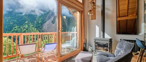 Televisio, takka, videopelejä, stereot