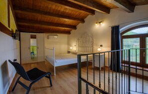 8 Schlafzimmer, Reisekinderbett, kostenloses WLAN, Bettwäsche