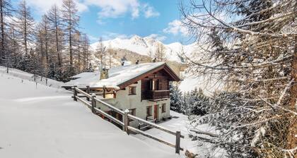Chalet 'Royal' with Mountain View, Private Garden and Wi-Fi