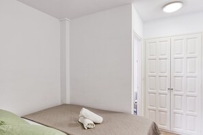 1 soverom, strykejern/-brett, wi-fi (inkludert) og sengetøy