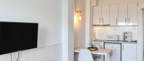 Fridge, microwave, stovetop, coffee/tea maker