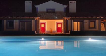 Room 'Quarto Suite Esteva' with Mountain View, Shared Pool and Wi-Fi