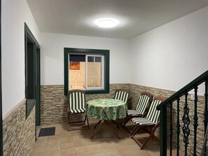Maison familiale, 2 chambres, vue sur la cour intérieure | Terrasse/patio