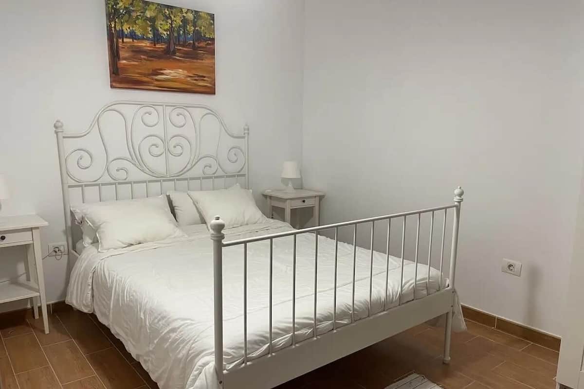 Casa familiare, 2 camere da letto, vista cortile | 2 camere, postazione laptop, tende oscuranti, Wi-Fi gratuito