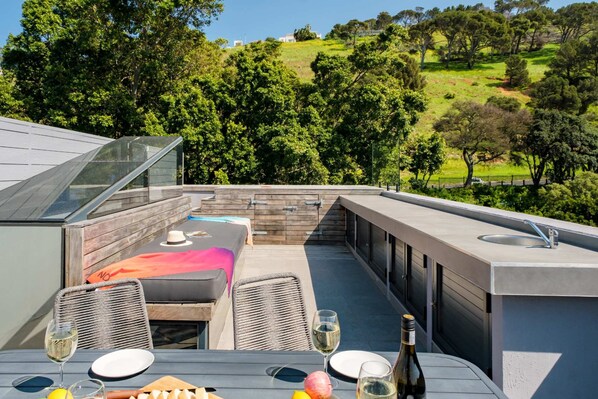 Apartment | 2 bedrooms, Internet - Ultimate Escape in Vibrant De Waterkant at Ishani (Cape Town)