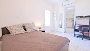 6 bedrooms, iron/ironing board, free WiFi