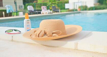 Duo de Maisons du Mas des ChĂȘnes avec climatisation et piscine partagĂ©e au cĆur du PĂ©rigord