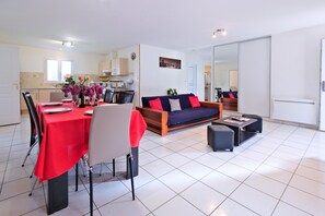 Dining - Duo of Houses at Mas des Chênes with Air Conditioning and Shared Pool in the Heart of Périgord (Savignac-les-Églises)