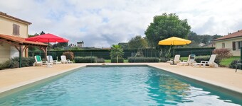 Dúo de Casas del Mas des Chênes con aire acondicionado y piscina compartida en el corazón del Périgord