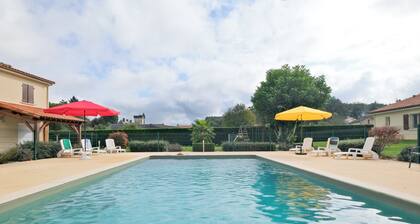 Duo of Houses at Mas des Chênes with Air Conditioning and Shared Pool in the Heart of Périgord