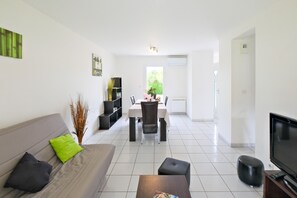 TV, mesa de pingue-pongue