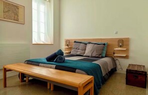 3 bedrooms, desk, iron/ironing board, travel crib