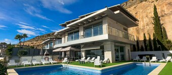New luxury villa in Benidorm sea view