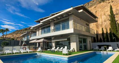 New luxury villa in Benidorm sea view