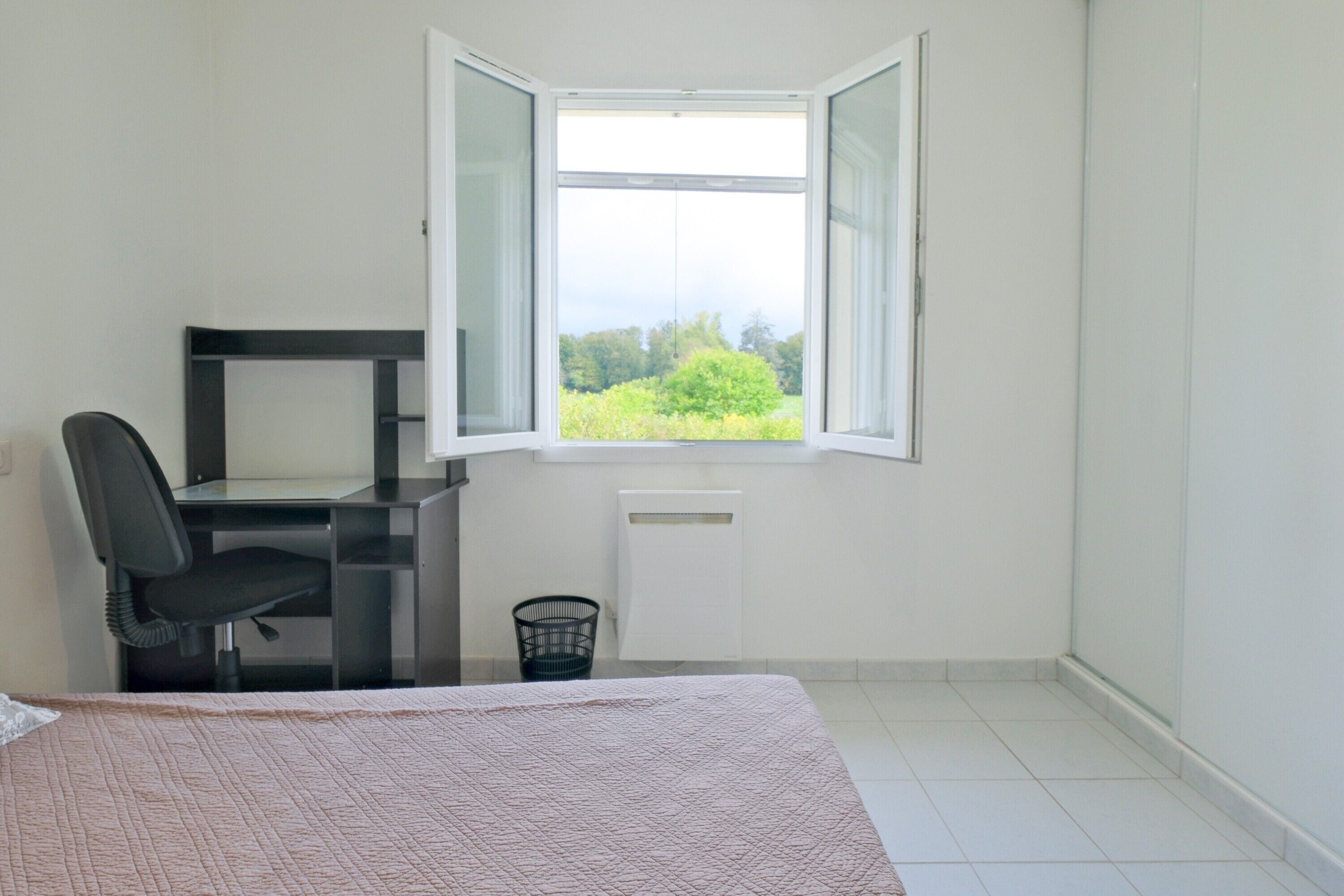 3 bedrooms, iron/ironing board, free WiFi