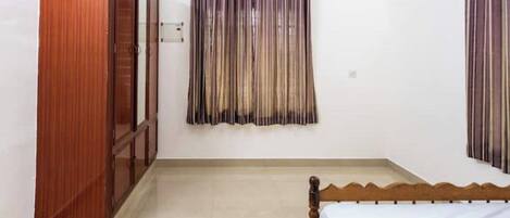 4 室のベッドルーム、アイロン / アイロン台、WiFi、ベッドシーツ