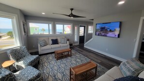 Smart-TV, Tischfußball, Tischtennisplatte