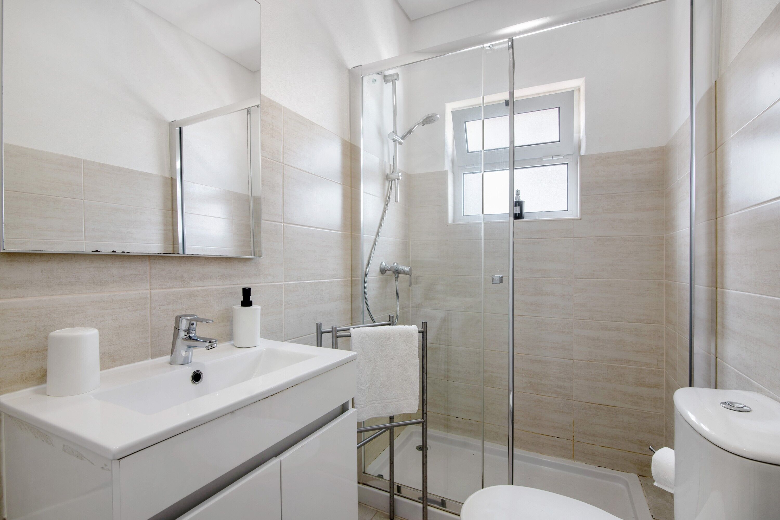 Shower, towels