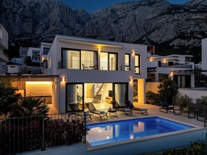 Front of property - Villa Oliver (Makarska)