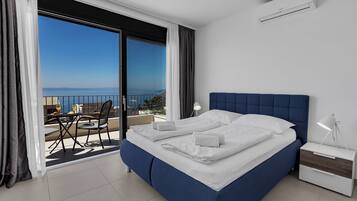 4 bedrooms, iron/ironing board, free WiFi