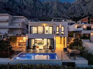 Front of property - Villa Oliver (Makarska)