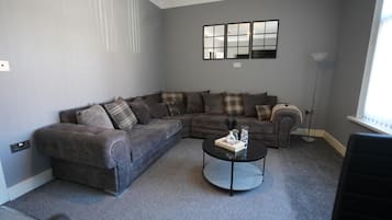 Apartment | Living area | TV
