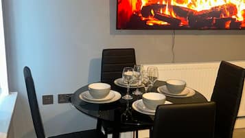 Apartment | Dining