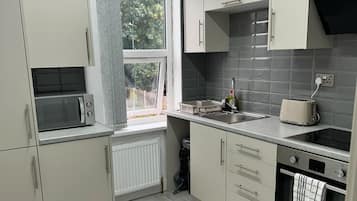 Apartment | Private kitchen | Fridge, microwave, oven, stovetop