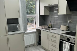 Apartment | Private kitchen | Fridge, microwave, oven, stovetop - Apt - Sleeps2 - Parking - 20min Drive From Airport (Birmingham)