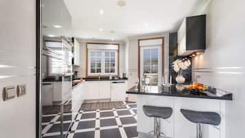 Frigorifero, microonde, forno, lavastoviglie