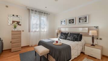 3 bedrooms, iron/ironing board, free WiFi, bed sheets