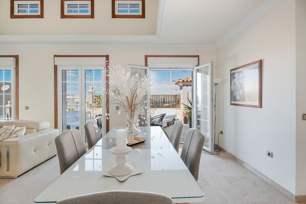 Dining - Vacation Villa 'Leonardo' with Private Terrace, Wi-Fi and Air Conditioning (Puerto de Santiago)