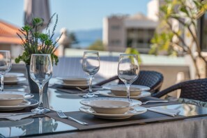 Outdoor dining - Vacation Villa 'Leonardo' with Private Terrace, Wi-Fi and Air Conditioning (Puerto de Santiago)