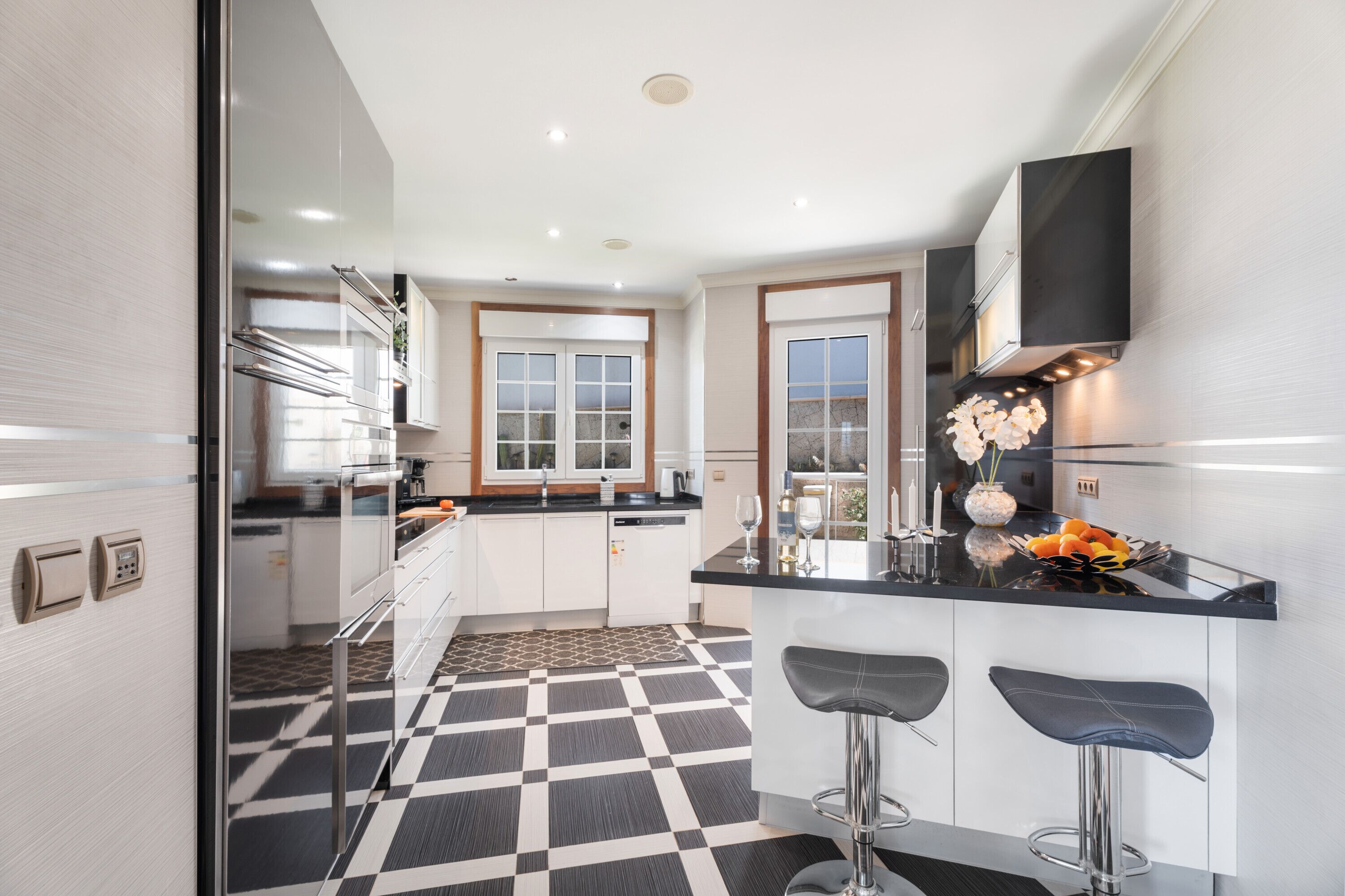 Refrigerador, microondas, horno y lavavajillas 