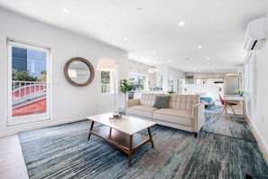Studio (1 Bedroom) | Front of property